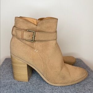 Universal Threads Tan Suede Ankle Boots